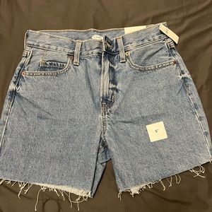 Old Navy; High Rise Shorts 5 in; Size 2; NEVER worn